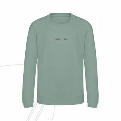Vorderseite eines grünen Kinder-Sweatshirts mit dem minimalistischen Schriftzug "bawearia." mittig auf der Brust