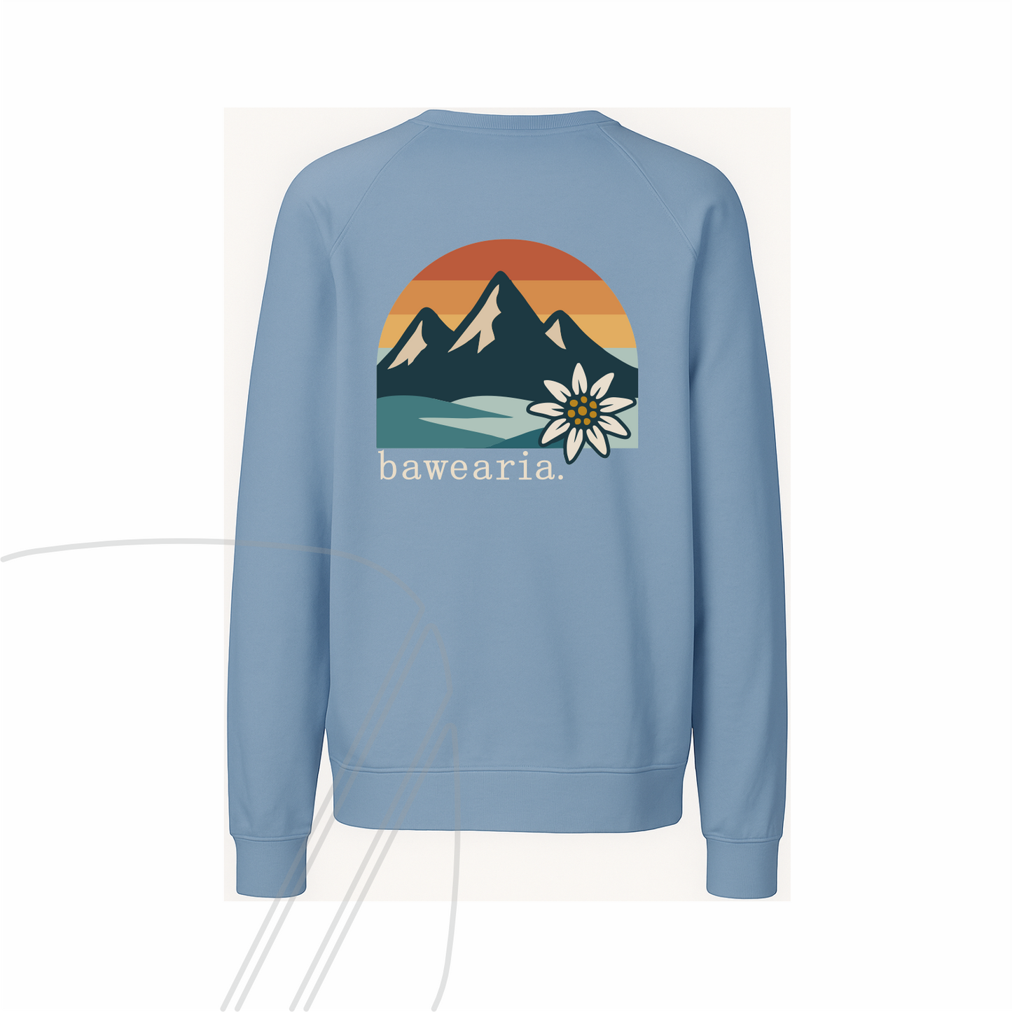 Rückseite eines taubenblauen Sweatshirts mit buntem Retro-Rückenprint, der eine Berglandschaft im Sonnenuntergang, ein Edelweiß und den "bawearia"-Schriftzug zeigt