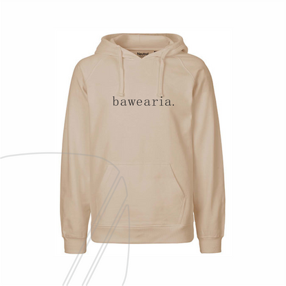 Vorderseite eines beigen Hoodies mit Kapuze, Kängurutasche und minimalistischem "bawearia"-Schriftzug mittig auf der Brust